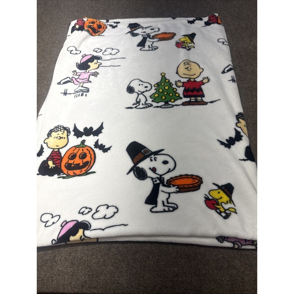 Peanuts Berkshire Halloween Throw Blanket Snoopy Fall Winter Mix 52x66